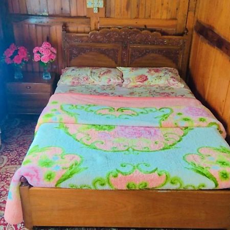 Houseboat Young Wild Rose Srīnagar 외부 사진