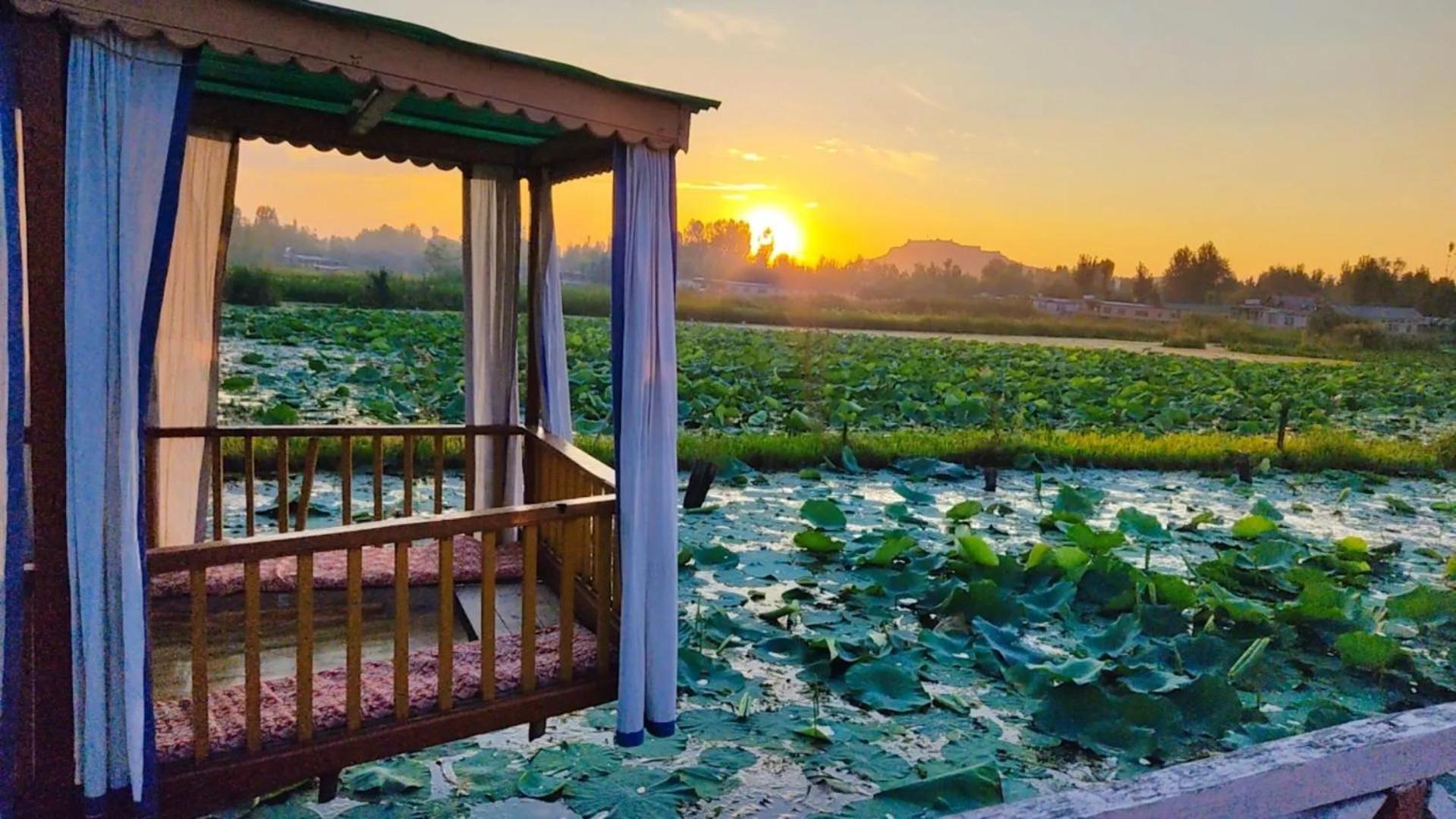 Houseboat Young Wild Rose Srīnagar 외부 사진