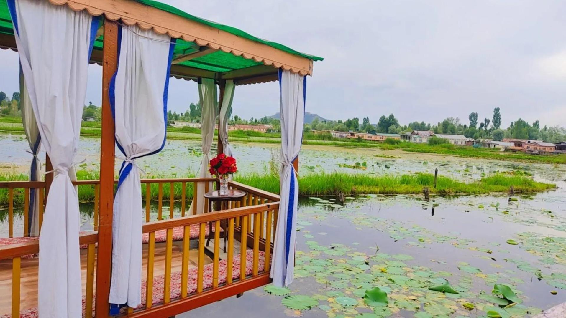 Houseboat Young Wild Rose Srīnagar 외부 사진