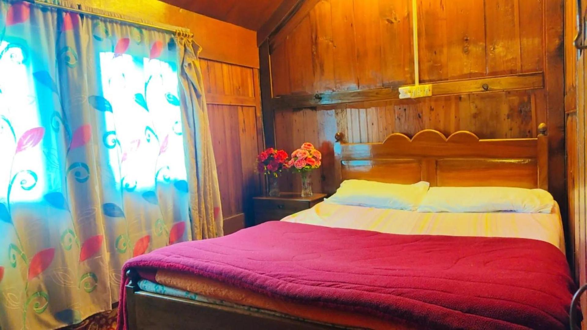 Houseboat Young Wild Rose Srīnagar 외부 사진
