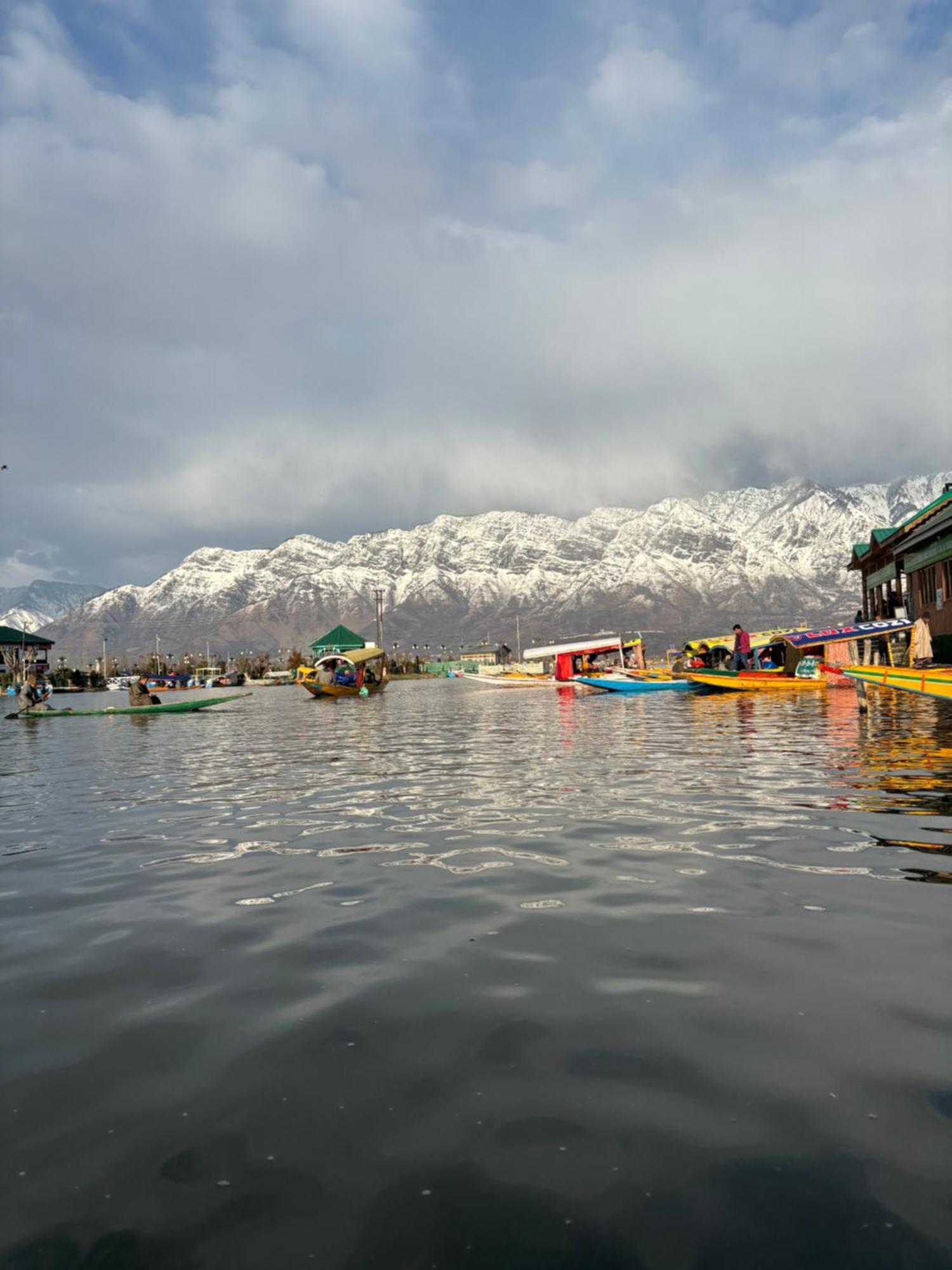 Houseboat Young Wild Rose Srīnagar 외부 사진