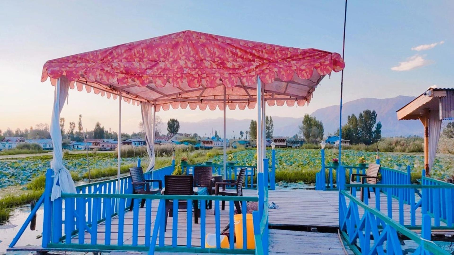 Houseboat Young Wild Rose Srīnagar 외부 사진