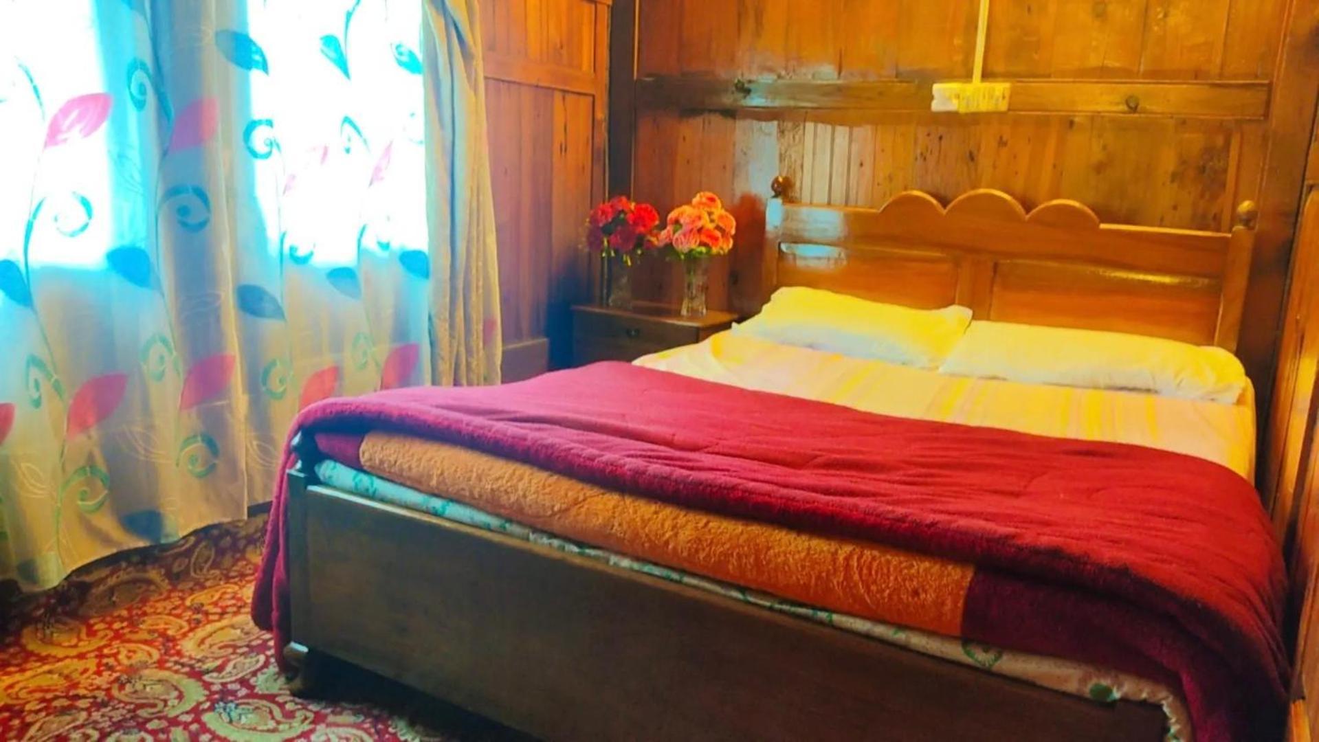 Houseboat Young Wild Rose Srīnagar 외부 사진