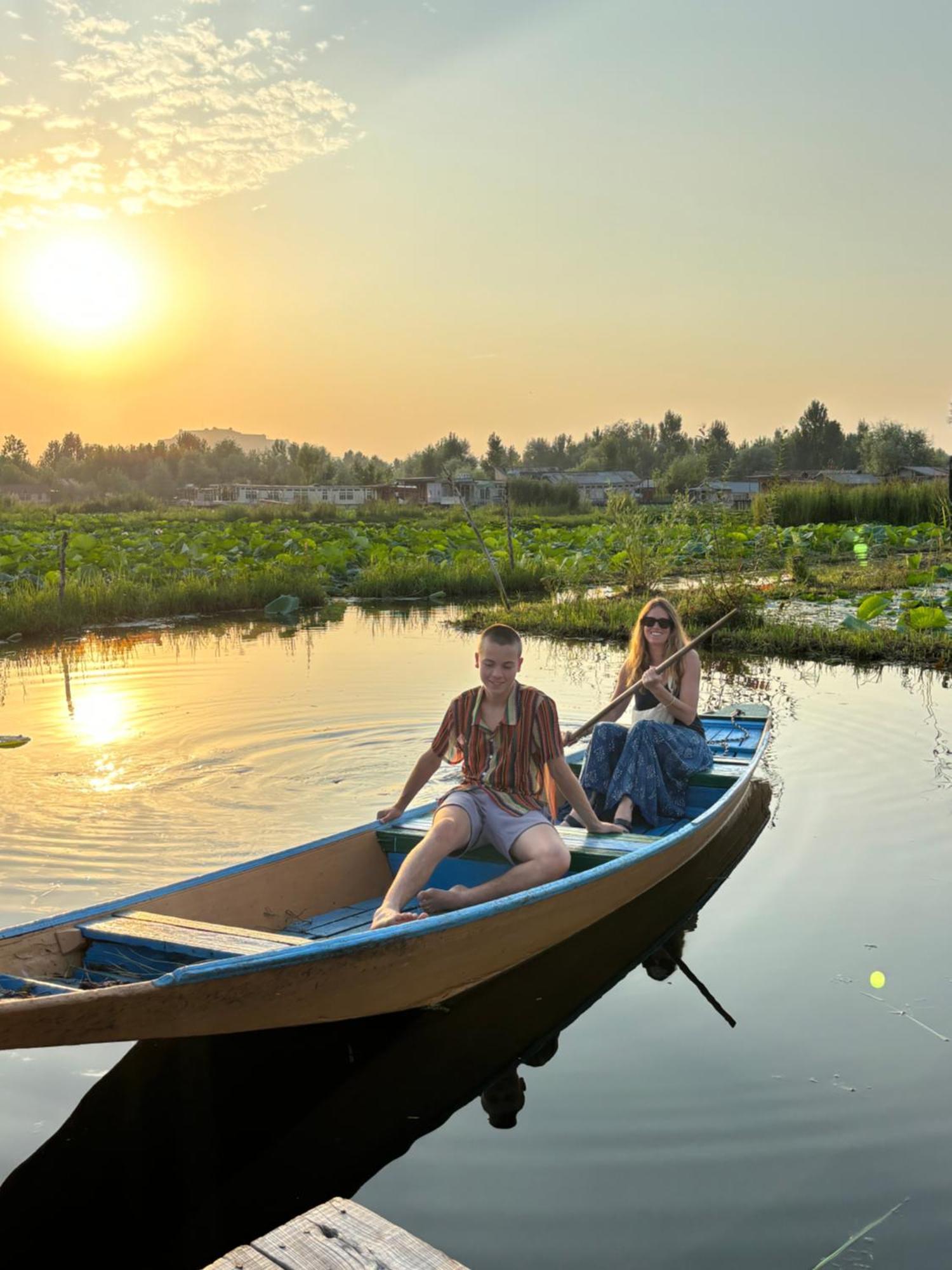 Houseboat Young Wild Rose Srīnagar 외부 사진